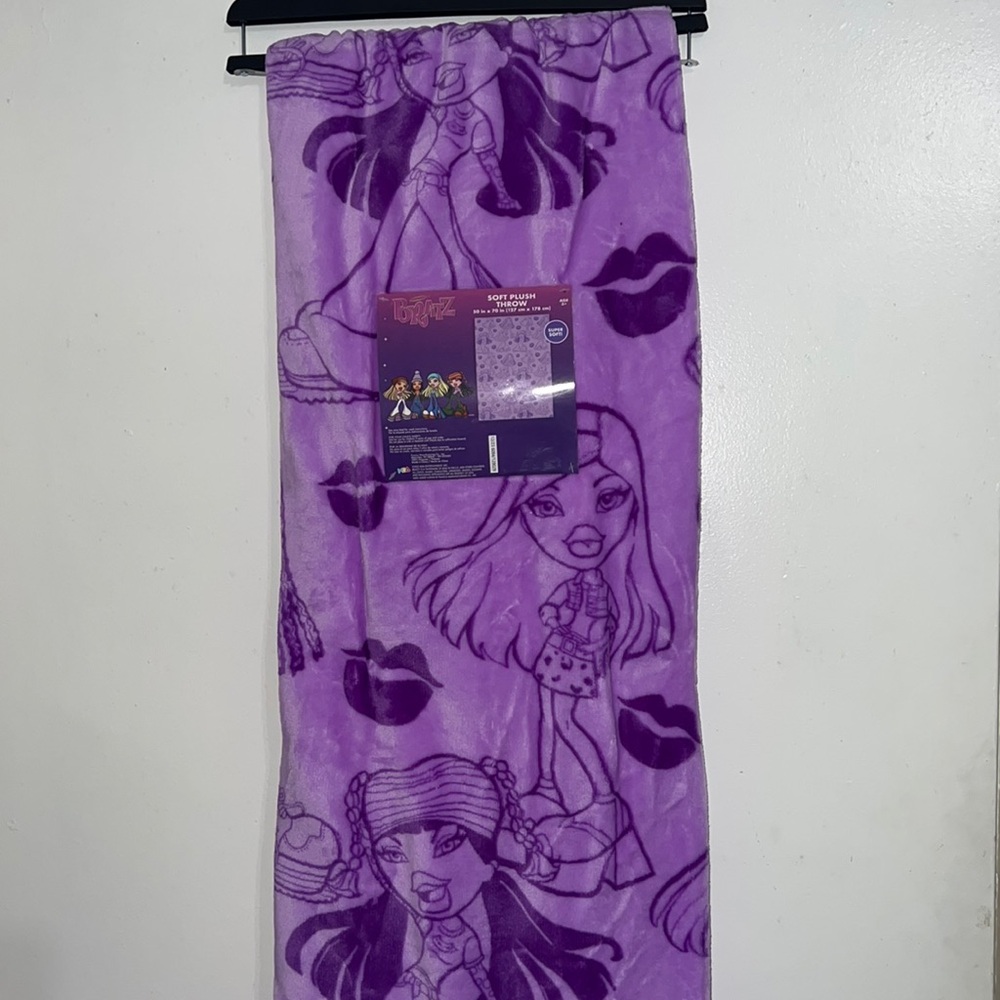 BRATZ SOFT PLUSH THROW